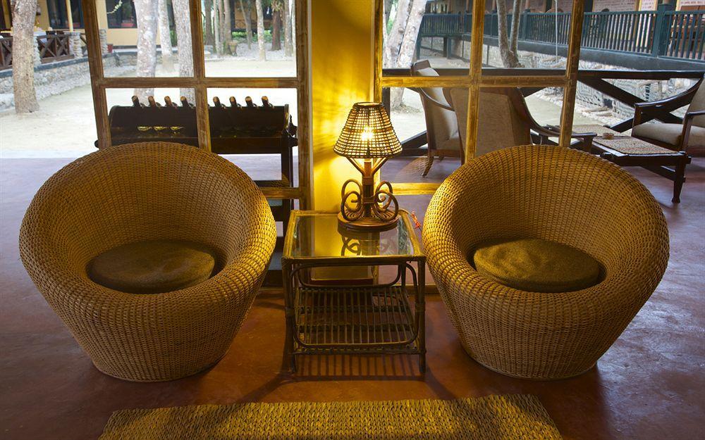 Maruni Sanctuary Lodge By Kgh Group Sauraha Exterior photo